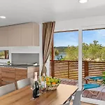 펜션 Sibenik Resort