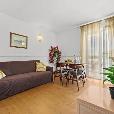 Sibenik Resort *